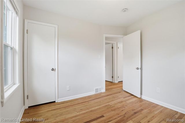 18315 Five Points Street, Redford, MI 48240