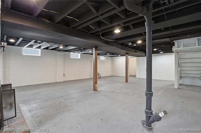 18315 Five Points Street, Redford, MI 48240