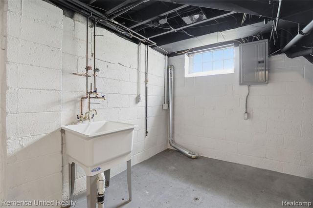 18315 Five Points Street, Redford, MI 48240