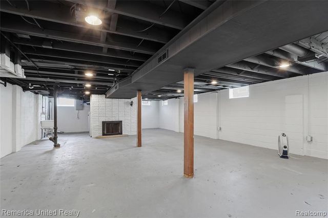 18315 Five Points Street, Redford, MI 48240