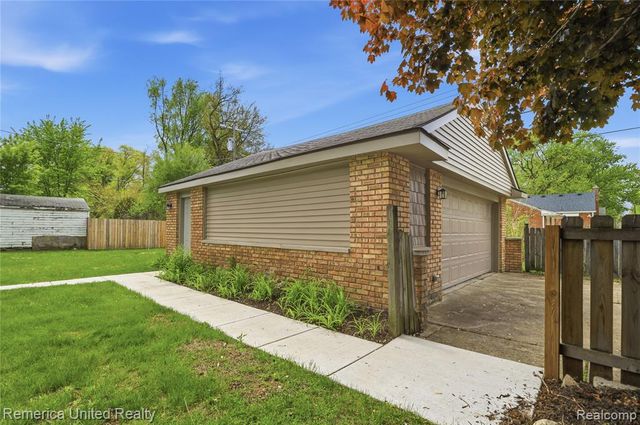 18315 Five Points Street, Redford, MI 48240