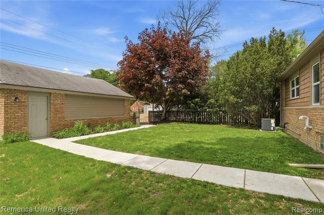 18315 Five Points Street, Redford, MI 48240