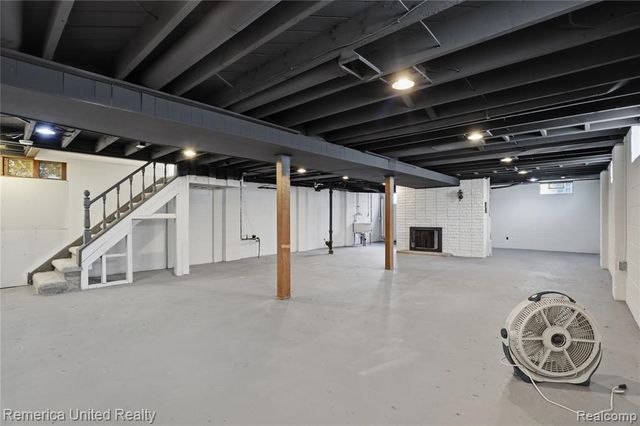 18315 Five Points Street, Redford, MI 48240