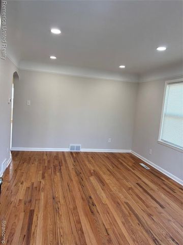 18315 Five Points Street, Redford, MI 48240