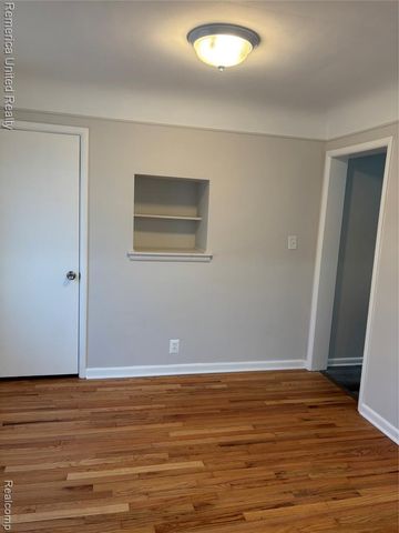 18315 Five Points Street, Redford, MI 48240