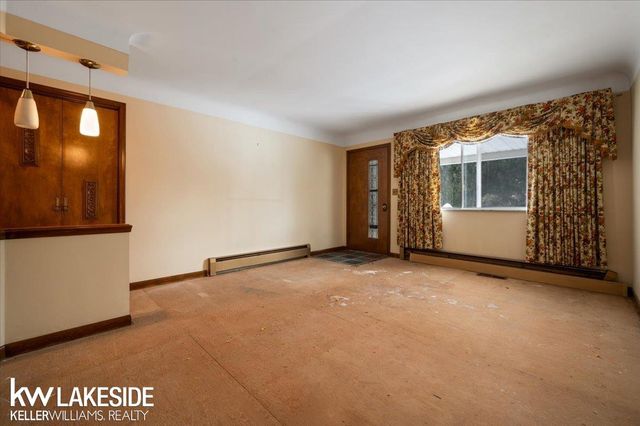 4020 Lakewood Drive, Waterford, MI 48329