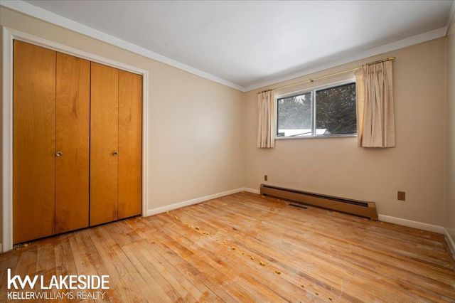 4020 Lakewood Drive, Waterford, MI 48329