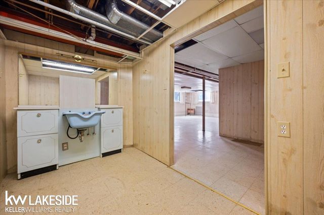 4020 Lakewood Drive, Waterford, MI 48329