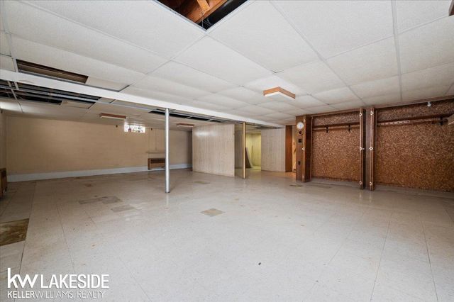 4020 Lakewood Drive, Waterford, MI 48329