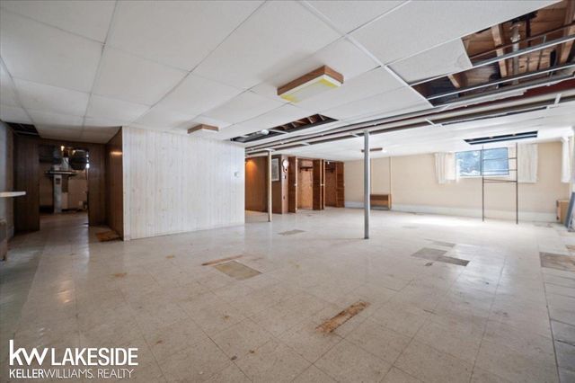 4020 Lakewood Drive, Waterford, MI 48329