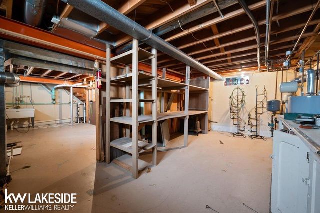 4020 Lakewood Drive, Waterford, MI 48329