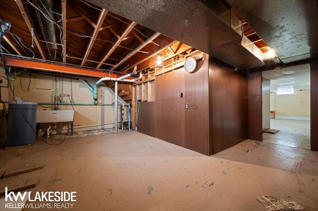 4020 Lakewood Drive, Waterford, MI 48329