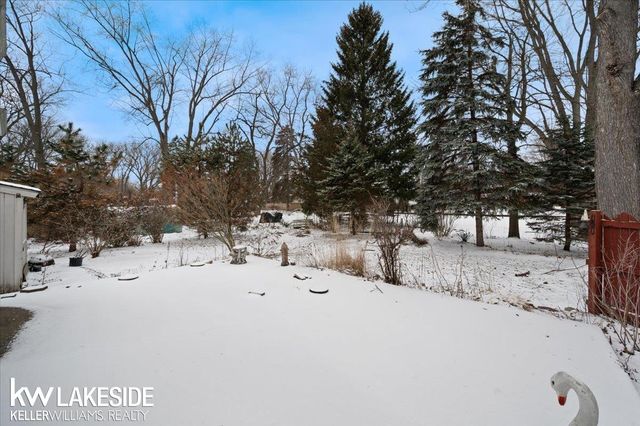 4020 Lakewood Drive, Waterford, MI 48329