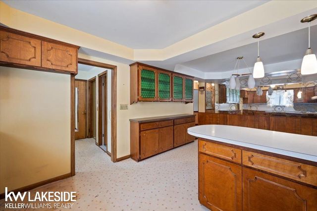 4020 Lakewood Drive, Waterford, MI 48329