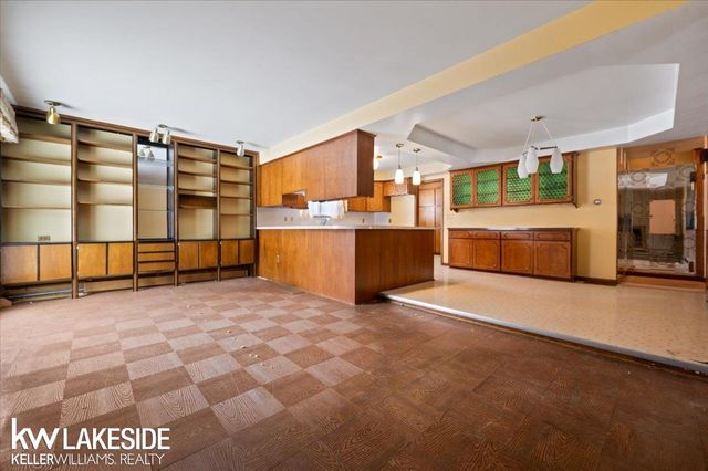 4020 Lakewood Drive, Waterford, MI 48329