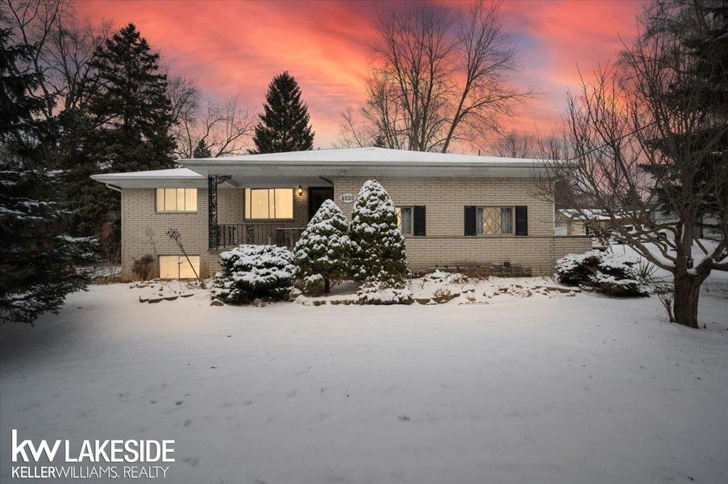 4020 Lakewood Drive, Waterford, MI 48329