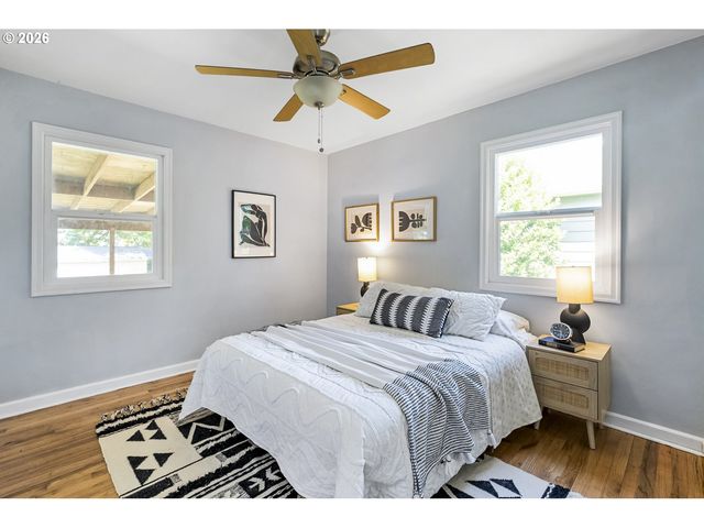 9251 Se SALMON St, Portland, OR 97216