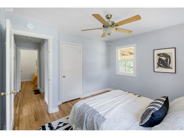 9251 Se SALMON St, Portland, OR 97216