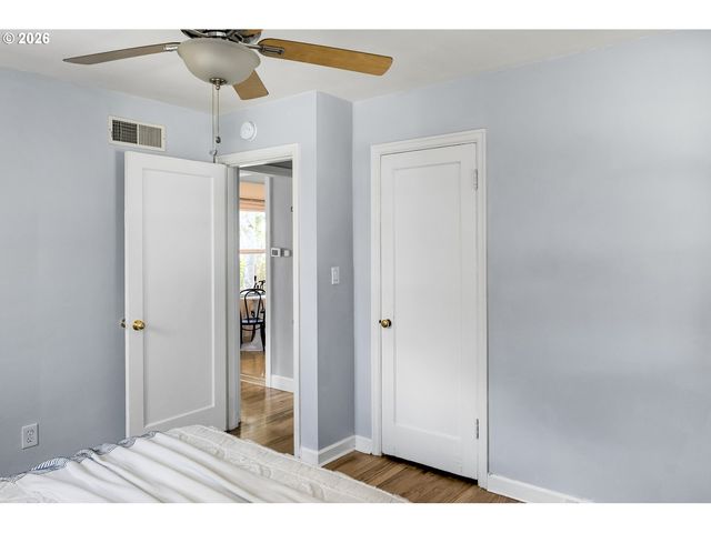 9251 Se SALMON St, Portland, OR 97216