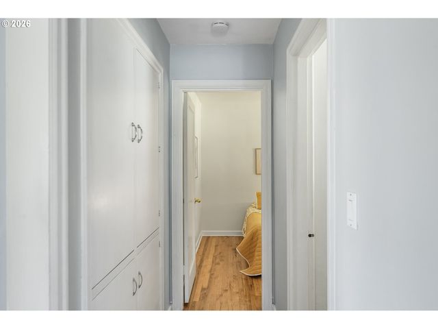 9251 Se SALMON St, Portland, OR 97216
