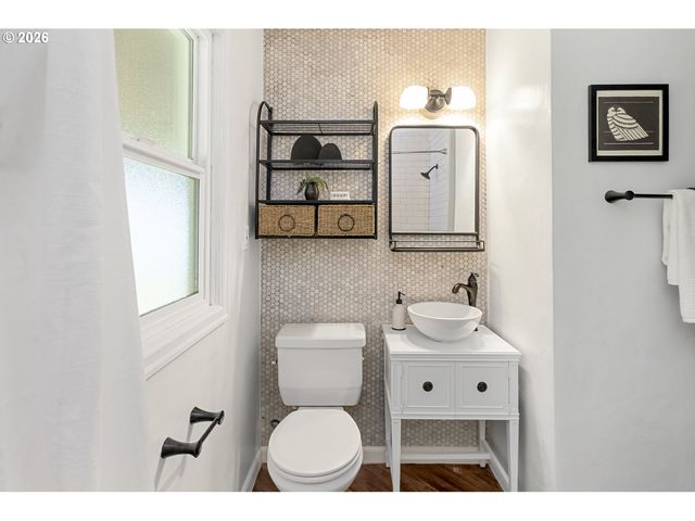 9251 Se SALMON St, Portland, OR 97216