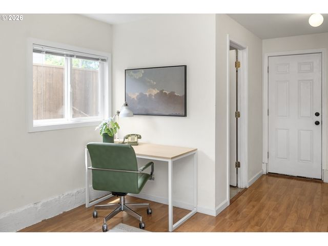 9251 Se SALMON St, Portland, OR 97216