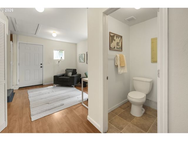 9251 Se SALMON St, Portland, OR 97216