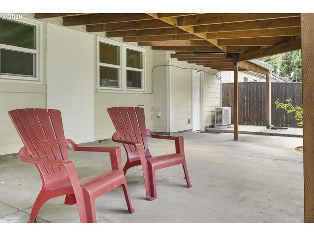 9251 Se SALMON St, Portland, OR 97216