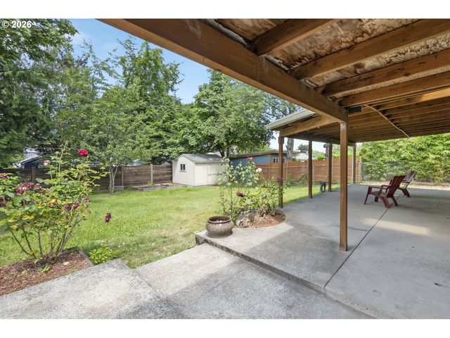 9251 Se SALMON St, Portland, OR 97216