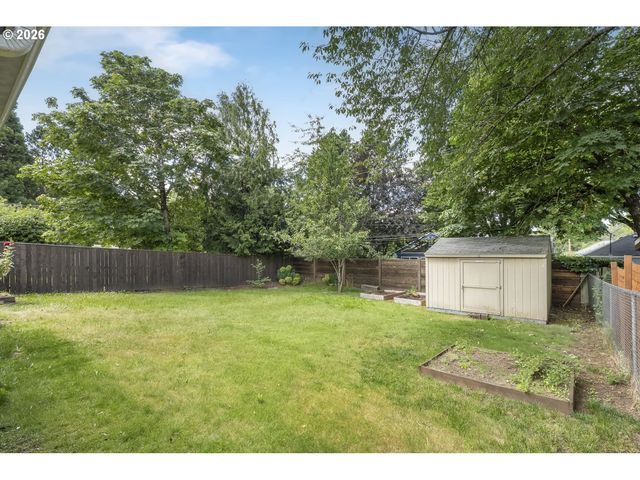 9251 Se SALMON St, Portland, OR 97216