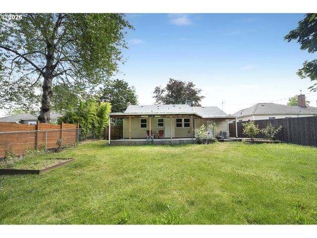 9251 Se SALMON St, Portland, OR 97216