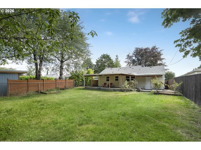 9251 Se SALMON St, Portland, OR 97216