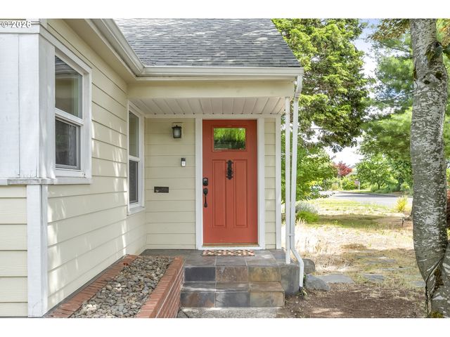 9251 Se SALMON St, Portland, OR 97216