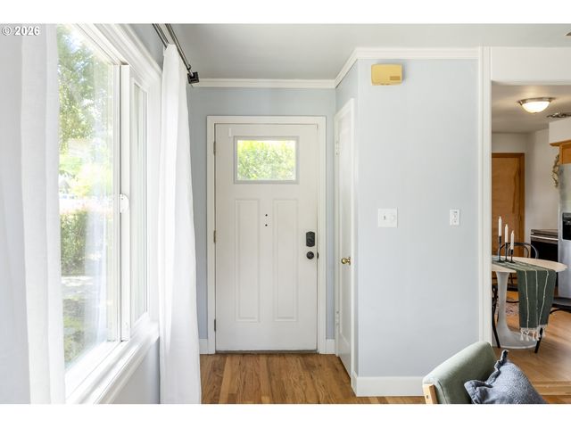 9251 Se SALMON St, Portland, OR 97216