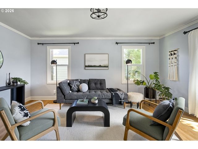 9251 Se SALMON St, Portland, OR 97216