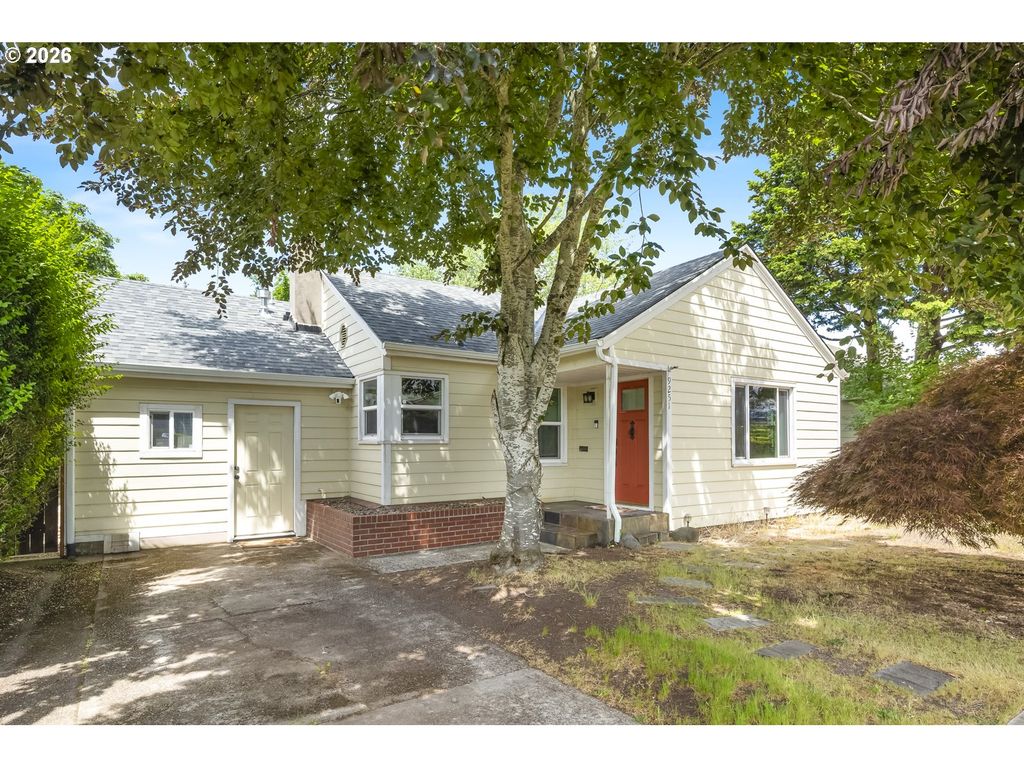 9251 Se SALMON St, Portland, OR 97216