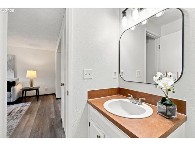 247 MCNARY HEIGHTS Dr N, Keizer, OR 97303