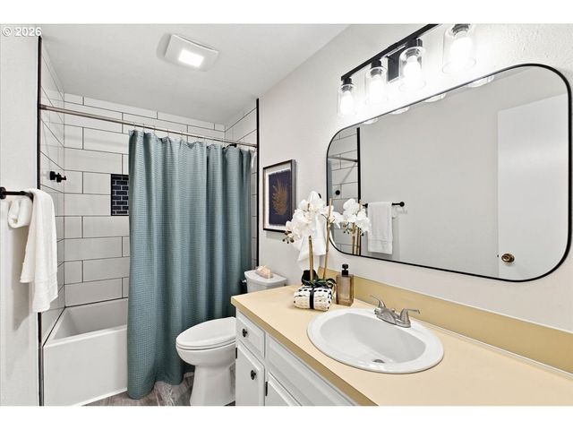 247 MCNARY HEIGHTS Dr N, Keizer, OR 97303