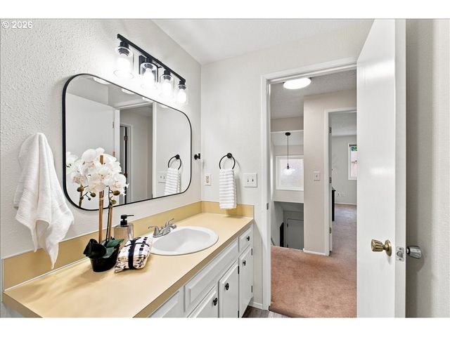 247 MCNARY HEIGHTS Dr N, Keizer, OR 97303