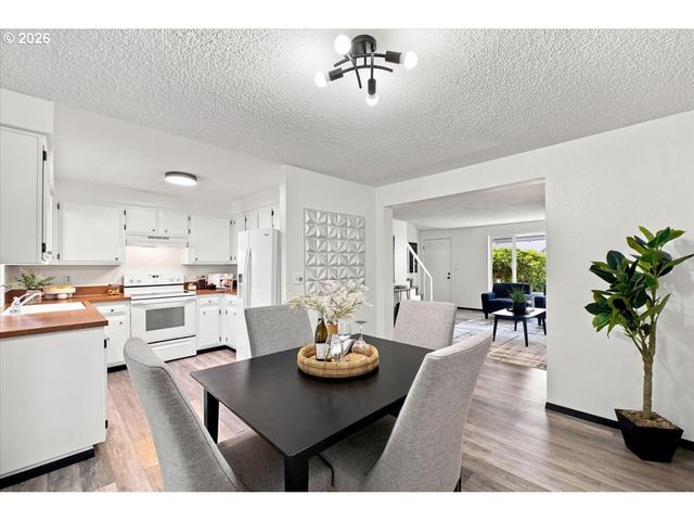 247 MCNARY HEIGHTS Dr N, Keizer, OR 97303