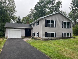 329 Gorwin Dr, Holliston, MA 01746