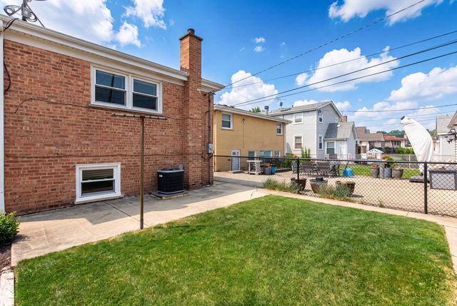 7234 W Fitch Avenue, Chicago, IL 60631