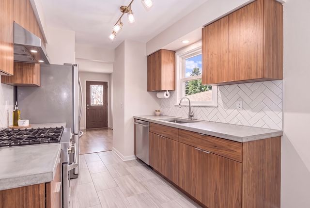 7234 W Fitch Avenue, Chicago, IL 60631