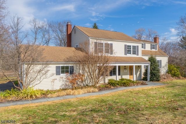 32 Deerfield Rd, Mendham Boro, NJ 07945