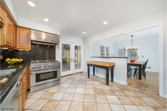 32 Deerfield Rd, Mendham Boro, NJ 07945