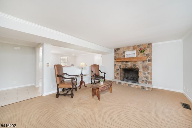 32 Deerfield Rd, Mendham Boro, NJ 07945