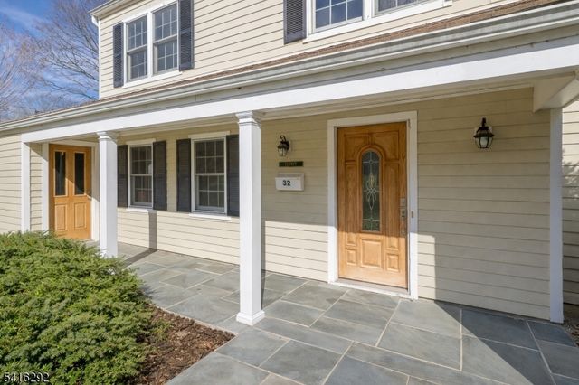 32 Deerfield Rd, Mendham Boro, NJ 07945