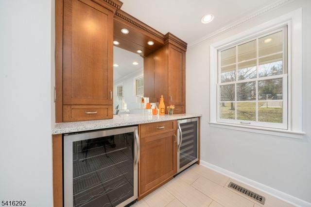 32 Deerfield Rd, Mendham Boro, NJ 07945