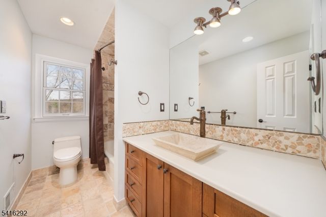 32 Deerfield Rd, Mendham Boro, NJ 07945