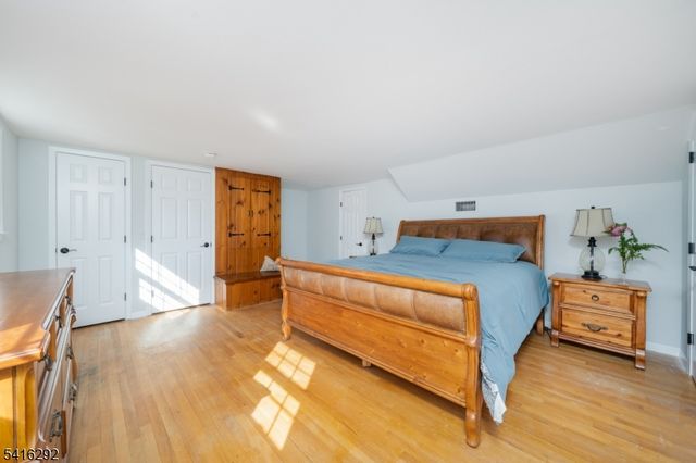 32 Deerfield Rd, Mendham Boro, NJ 07945